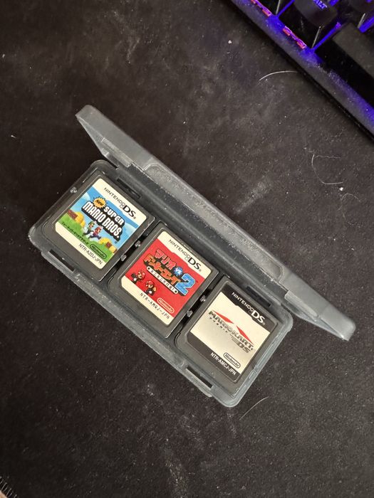 Продам набор игр для Nintendo DS с чехлом