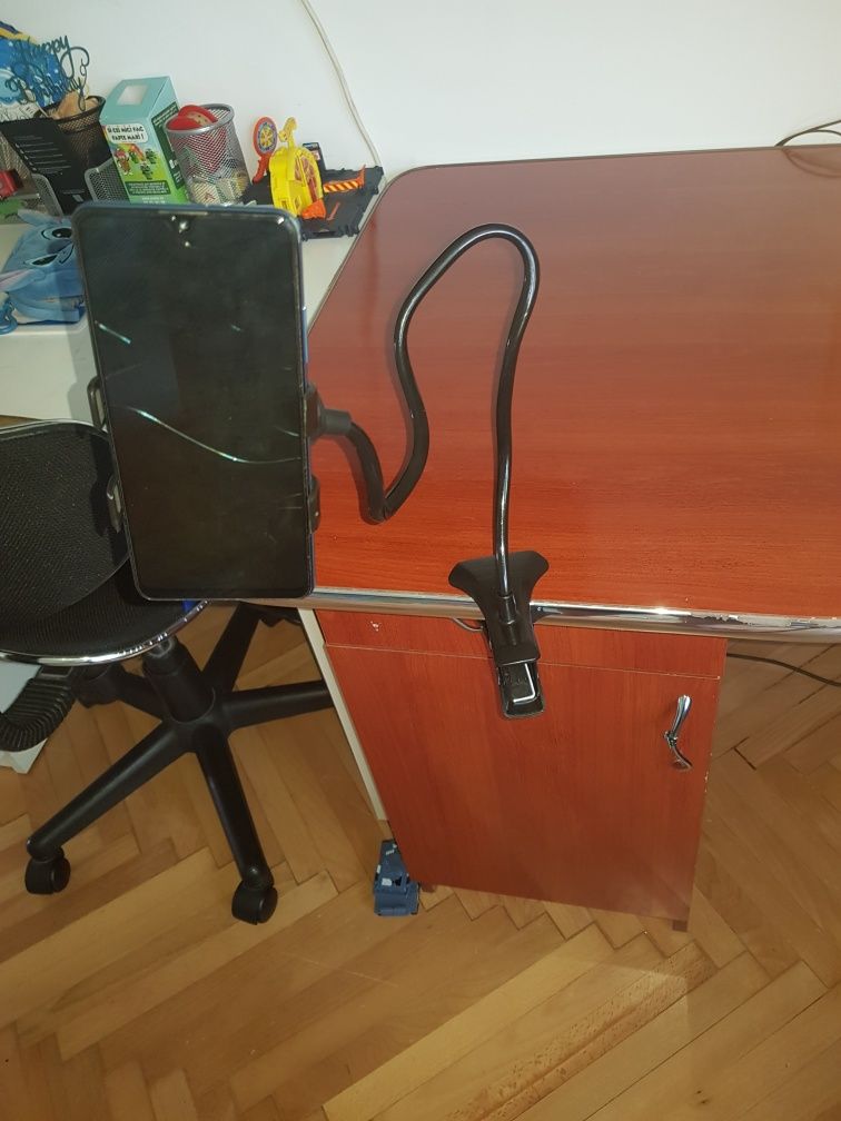 Vand stand pentru telefon