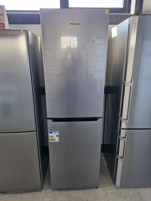 Хладилник с фризер HISENSE