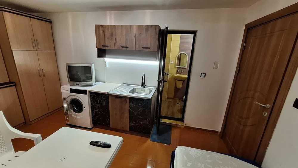 Дава се под наем Едностаен апартамент в Бургас, Център - 36 кв.м за 275 € - Снимка #1