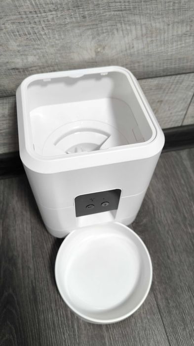 Електронна котешка хранилка през телефон