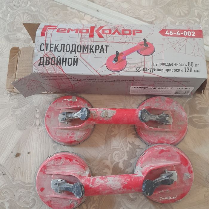 Срочно продам стеклодомкрат 2 шт  использованы 1 раз.