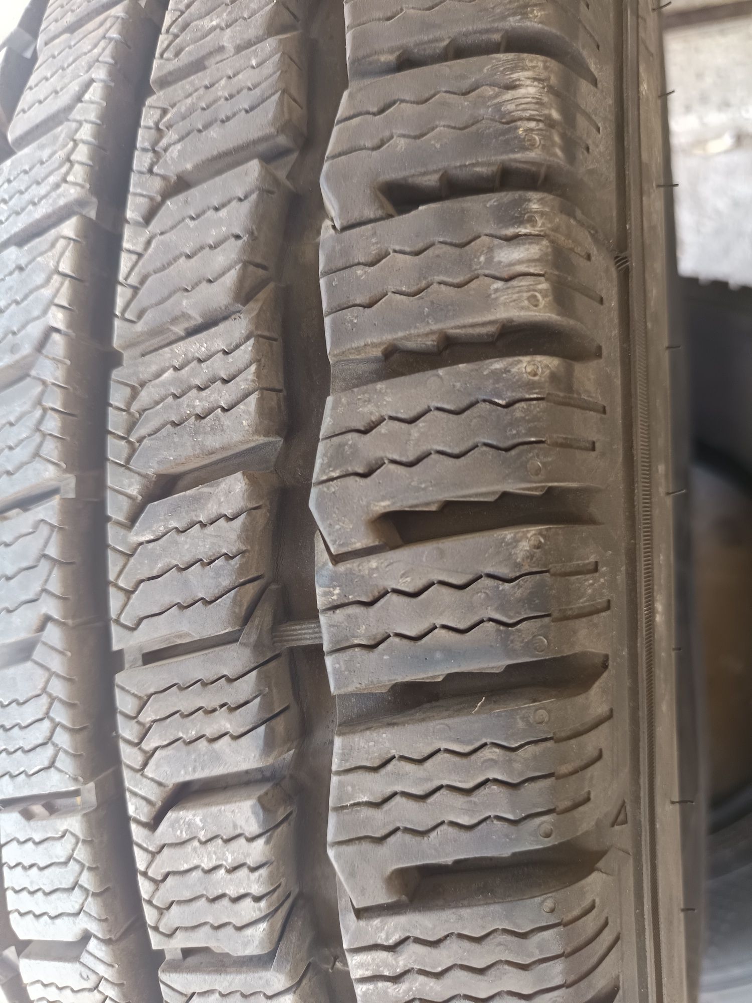2бр.Зимни гуми 215/75/16-KUMHO dot3223