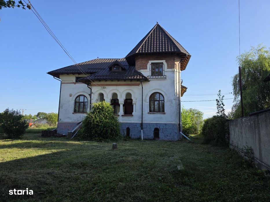 Judetul Prahova, in Poienarii Burchii, conac si teren 2.800 mp,