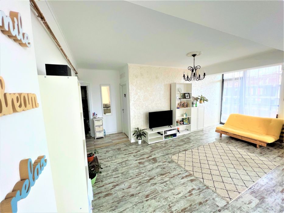 Proprietar vand apartament 3 camere modern cu balcon