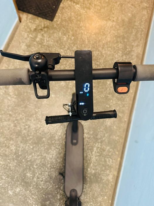 Електрическа тротинетка Xiaomi Mi Scooter Essentia+ПОДАРЪК