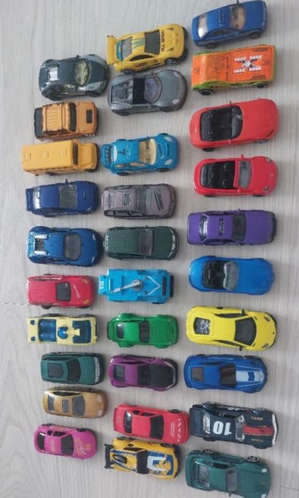 Masinute metaluce colorate , mici.