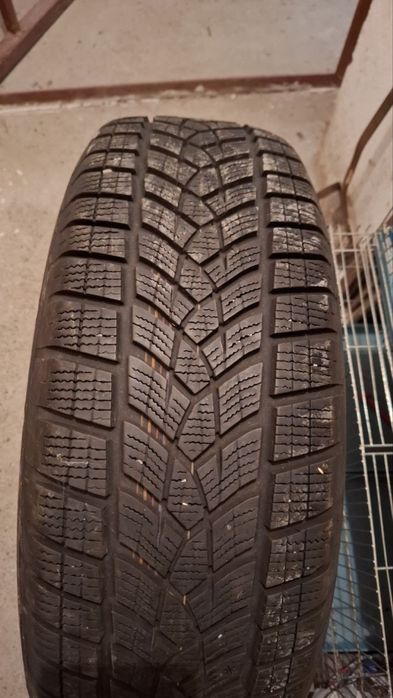 4 бр. Зимни гуми за SUV GoodYea