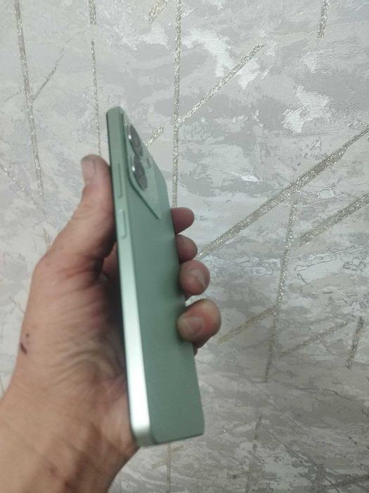VIVO Y27S 8/128gb idyal kornishda ishlashi yaxshi