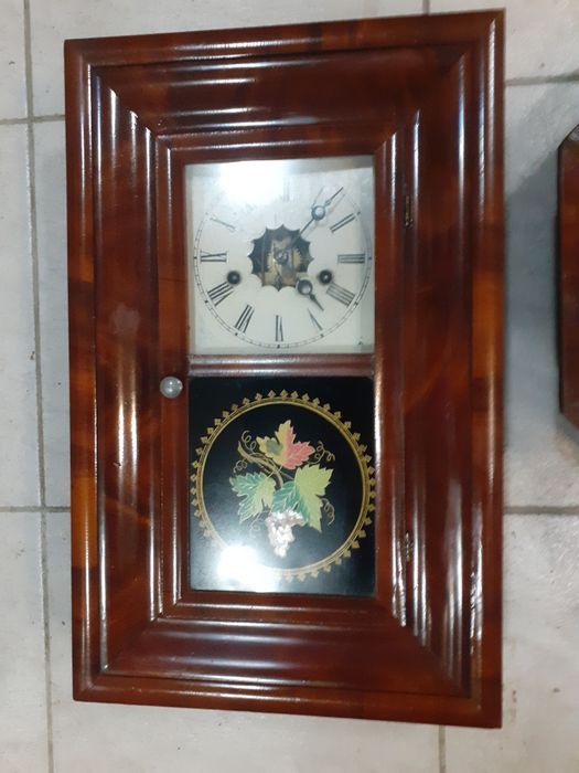 Стар американски стенен часовник с махало