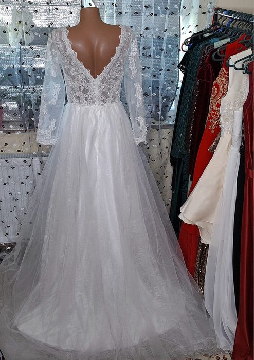 Rochie de mireasă nouă cu etichetă, include si voal