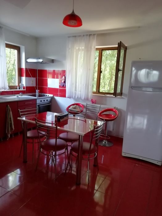 Casă în Călinești de vânzare vis-a-vis de benzinaria Mol