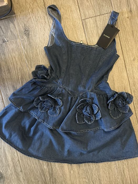 Дънкова рокля с 3D рози