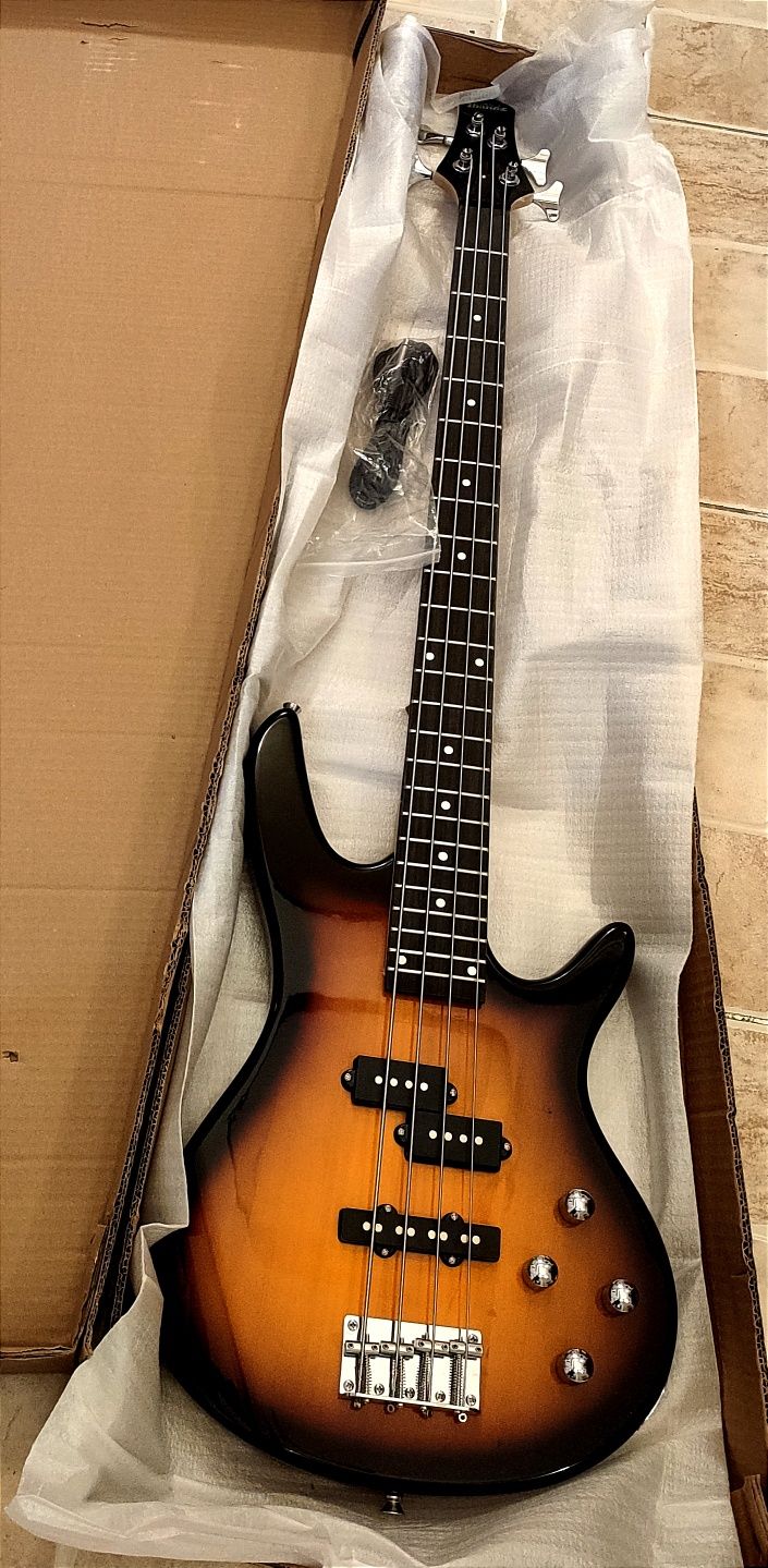 Бас-гитара Ibanez.
