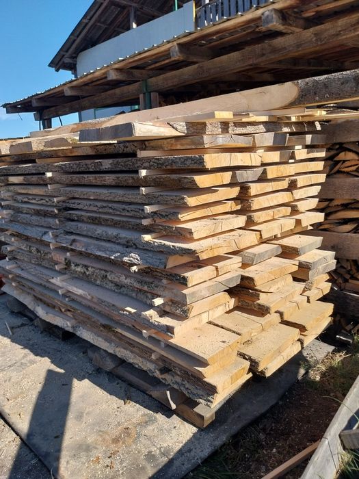 Vând dulapi din frasin