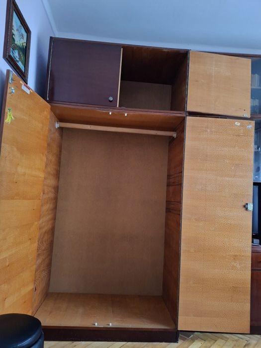 Vând dulap haine cu două uși