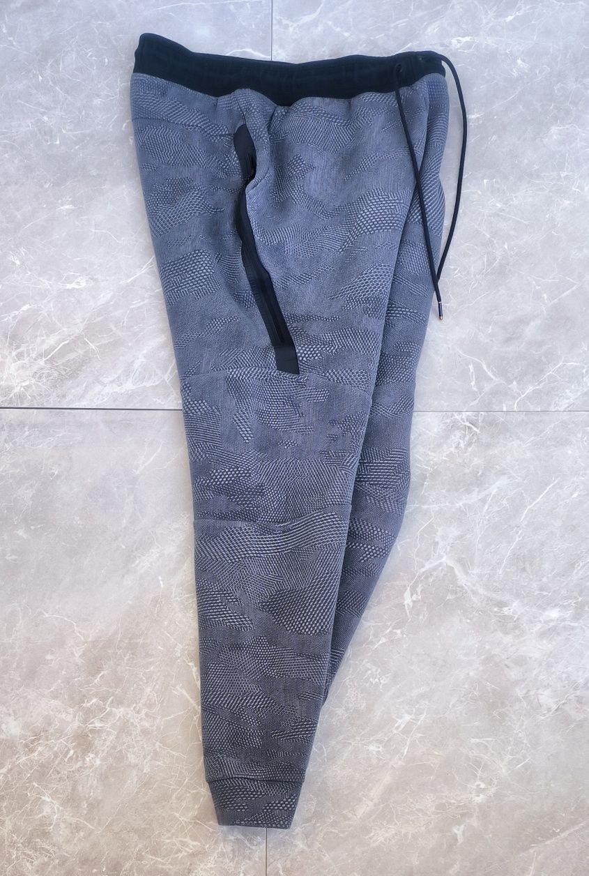 Nike Tech Fleece S размер долнище