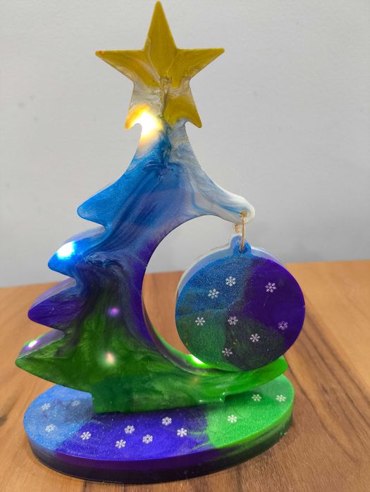 Ръчно изработена светеща елха за декорация и празнично настроение