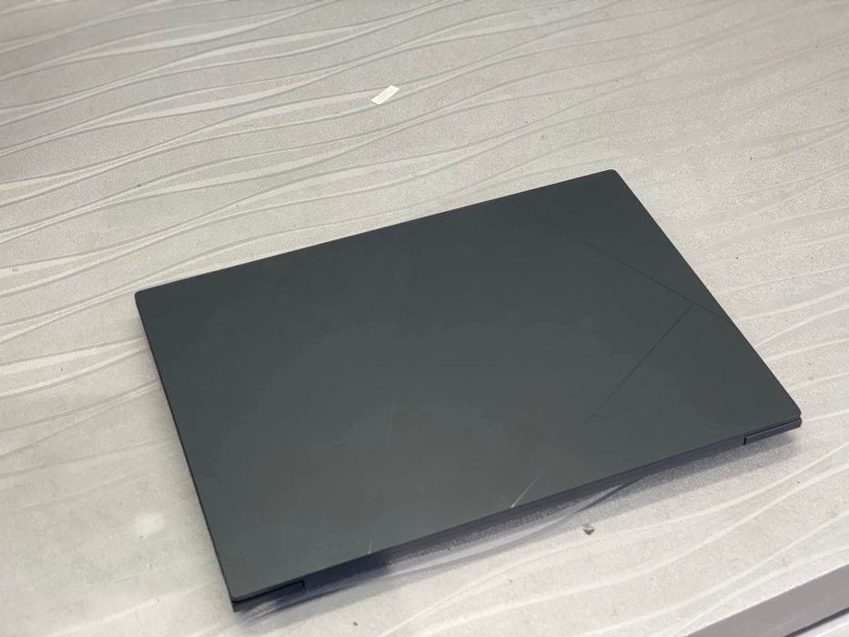 Asus zenbook 14X Oled 2.8k