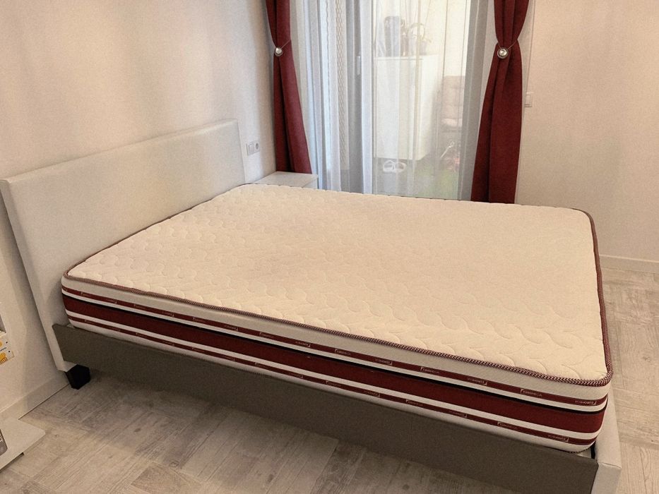 Pat de dormitor cu saltea