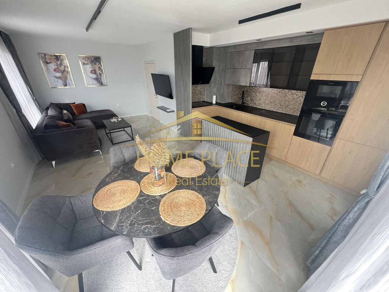 Дава се под наем Тристаен апартамент в Варна, Бриз - 100 кв.м за 1530 € - Снимка #2