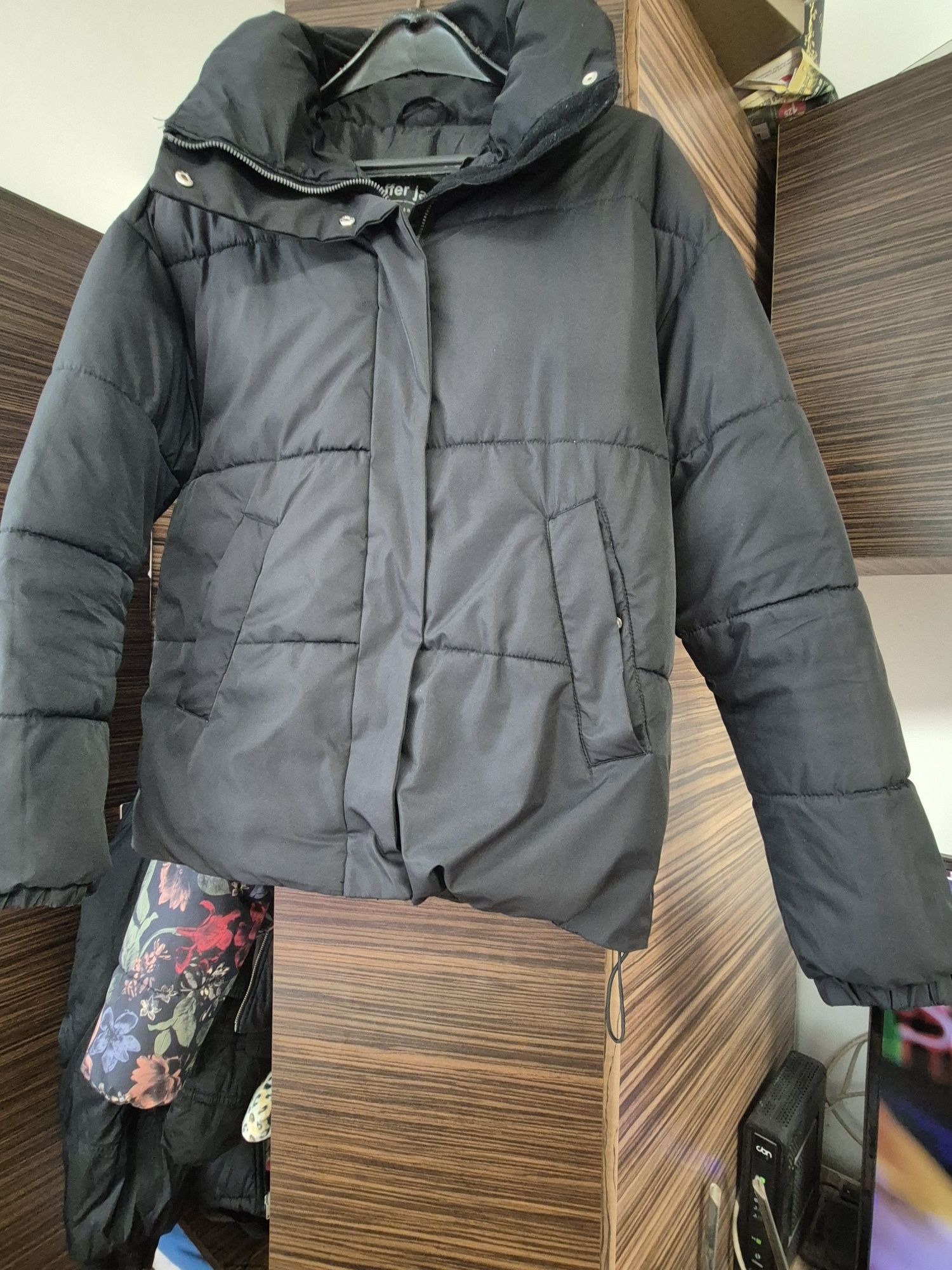 Продавам Яке Cropp