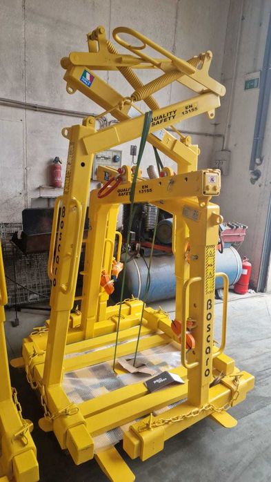 Furca macara pentru paleti