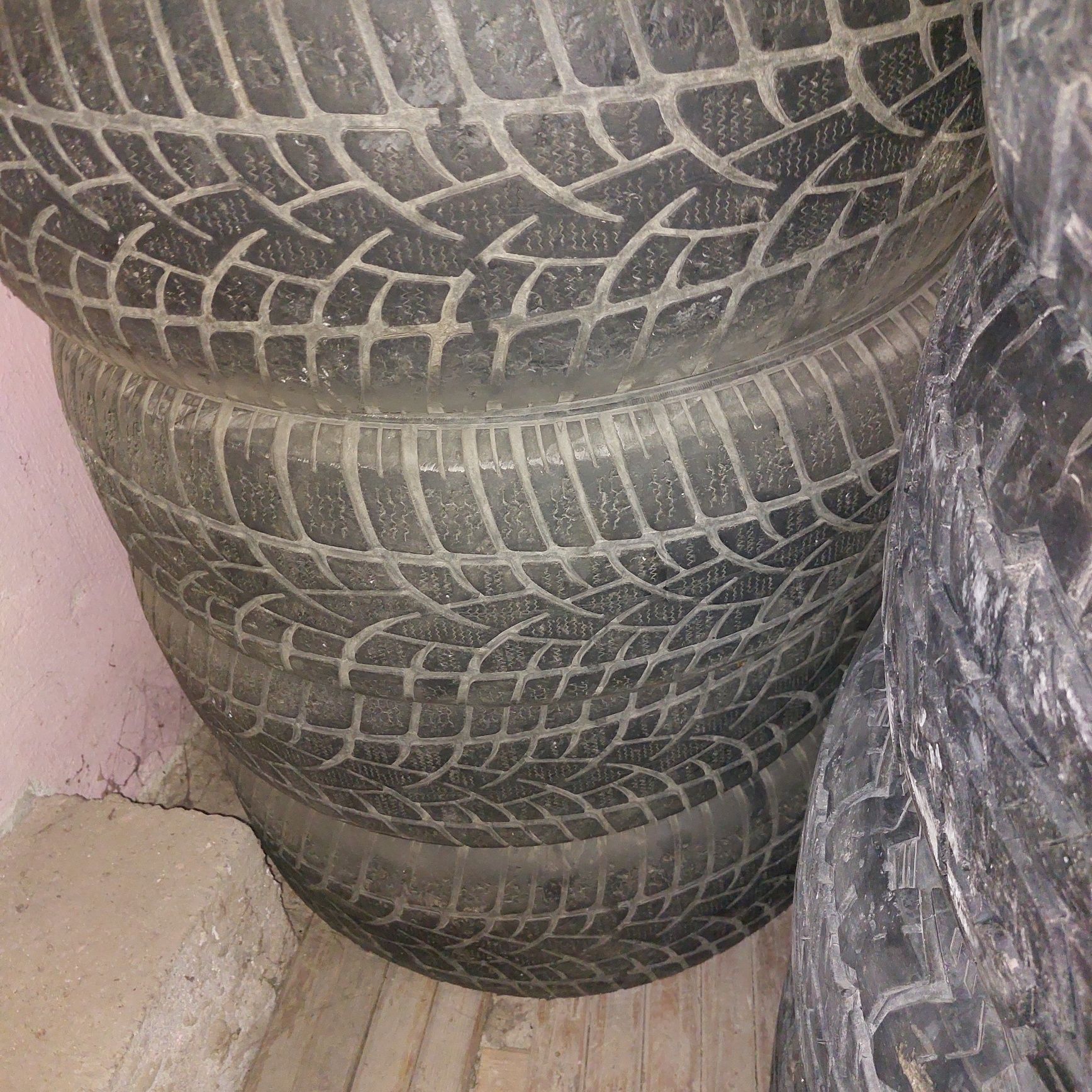 Шины б/у в среднем состоянии, 2 комплекта 215/65/R16