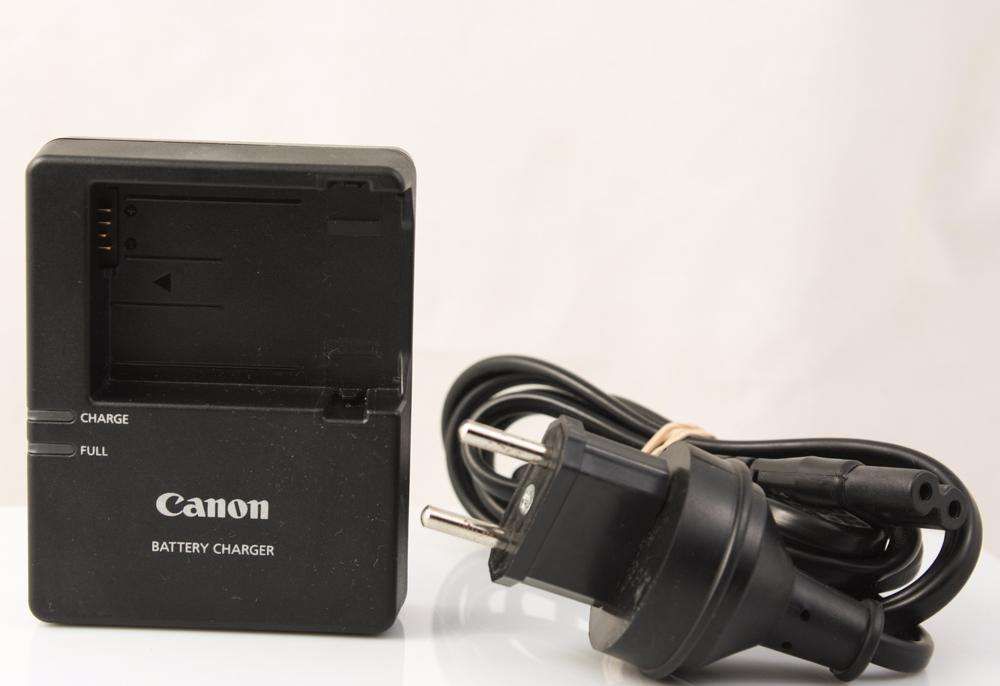 Incarcator original LC-E 8  LP-E8 Canon 550d,600d,650d700d
