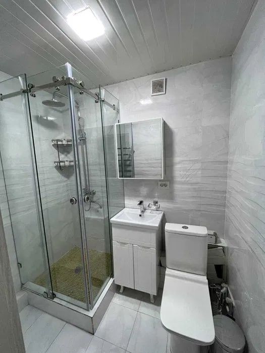 Чиланзар19 ор автомойка 50/50 35м²  в доль дороги 2комнаты Юр адреса