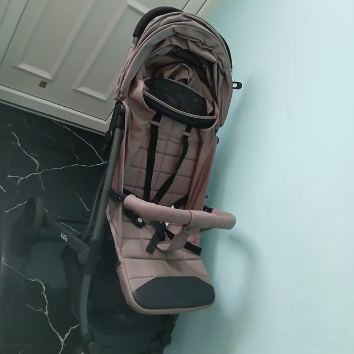 Vând cărucior pentru bebelusi