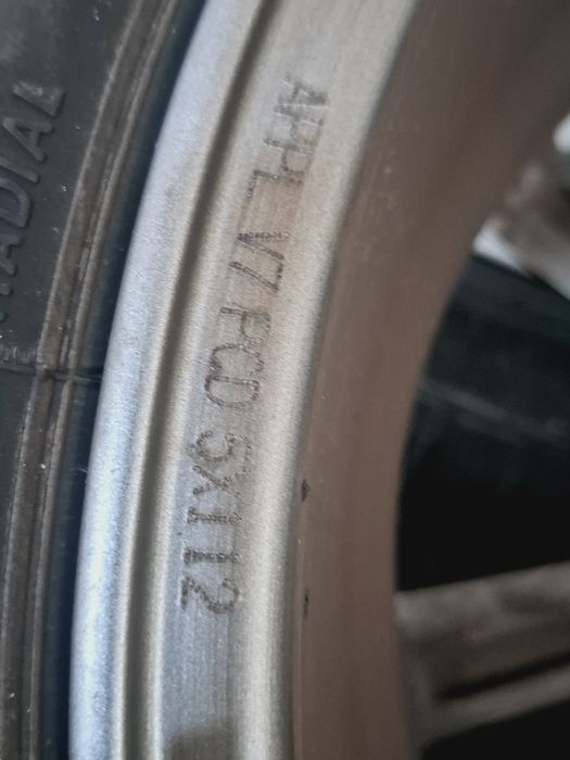 Set 4 jante originale Seat cu anvelope iarna 215 55 17 5x112