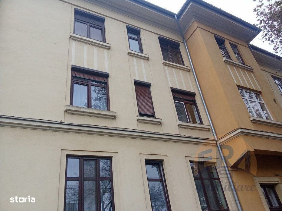 Apartament 3 camere, Centru , Str. Calea Republicii