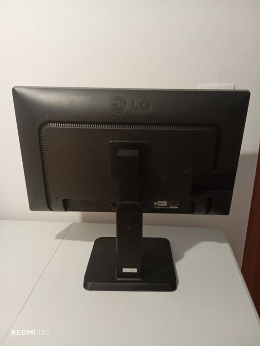 Vând monitor PC LG 27 IPS FullHD Excelent