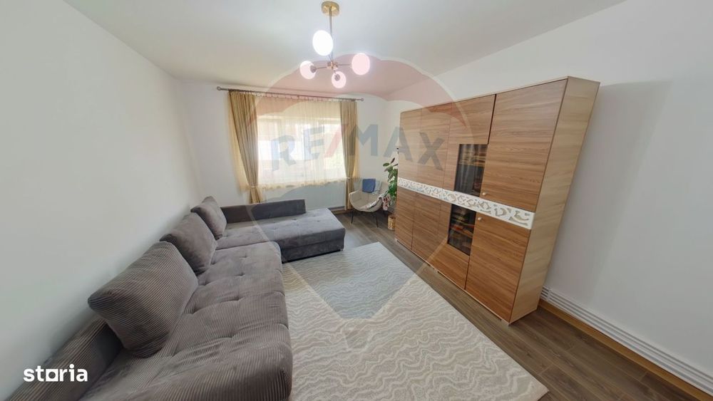 Apartament cu 3 camere de vânzare în zona Est
