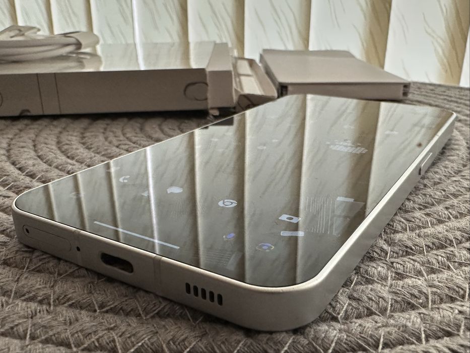 Nothing Phone 1 БЯЛ 256GB / 8 + 2 GB RAM пълен комплект в чудесен вид