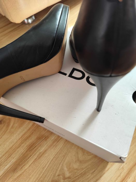 Pantofi cu toc eleganți marca Aldo Nr.40