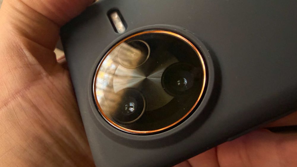 Vând POCO F7 Ultra stare impecabilă, în cutie cu încărcător 120W