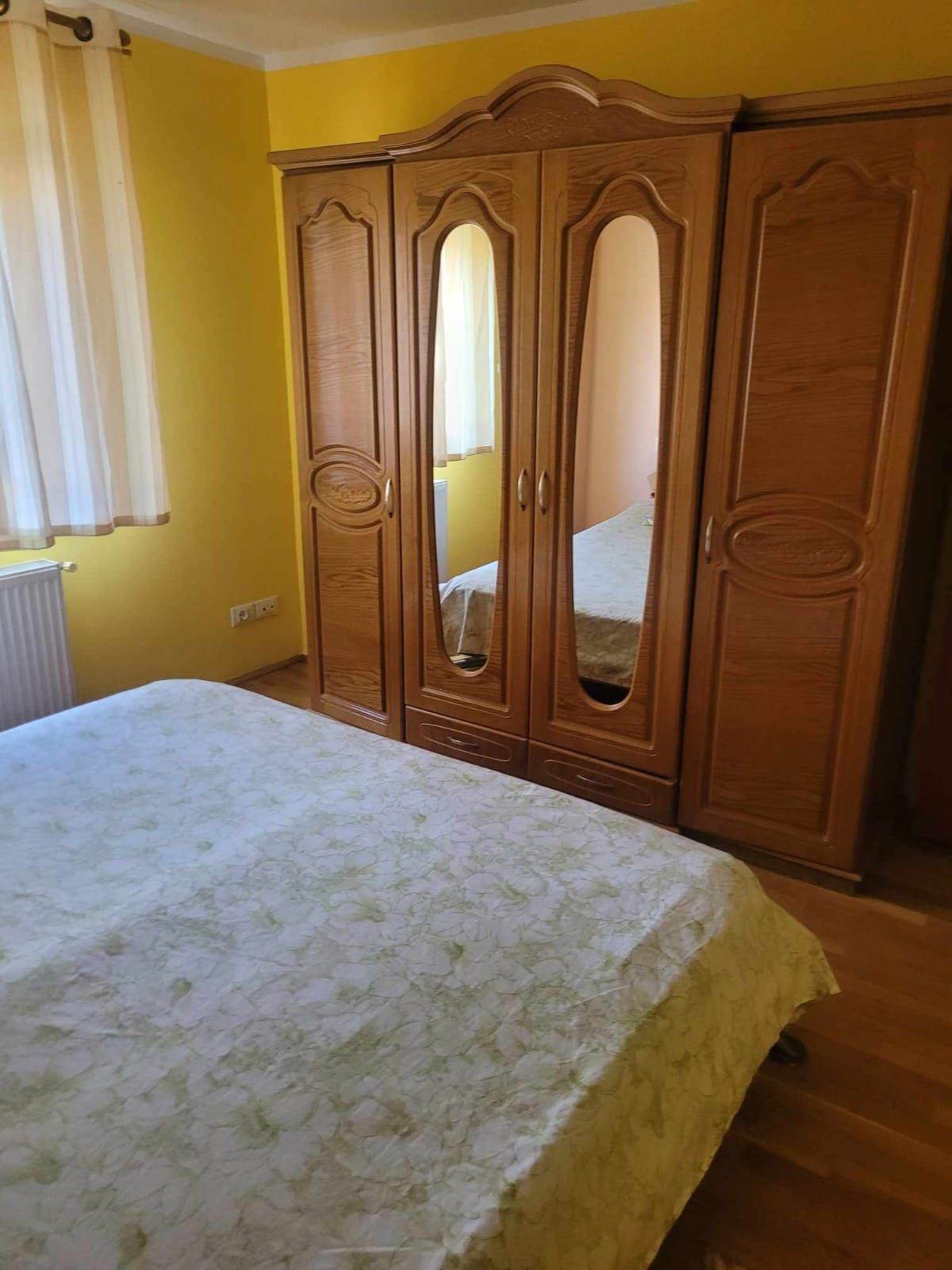 apartament cu 3 camere de închiriat