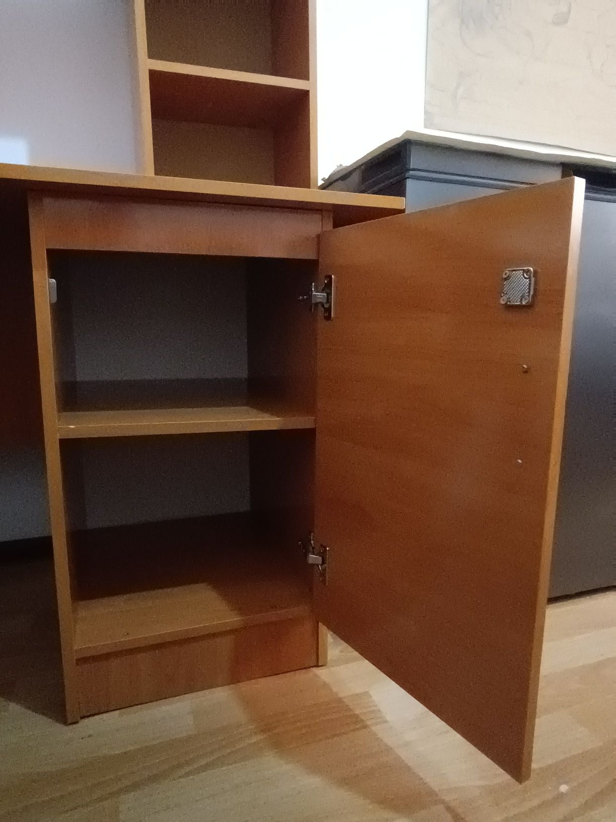 Компьютерный стол для ученика