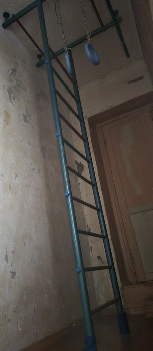 Продаётся шведская стенка. В хорошем состоянии. 10.000 торг