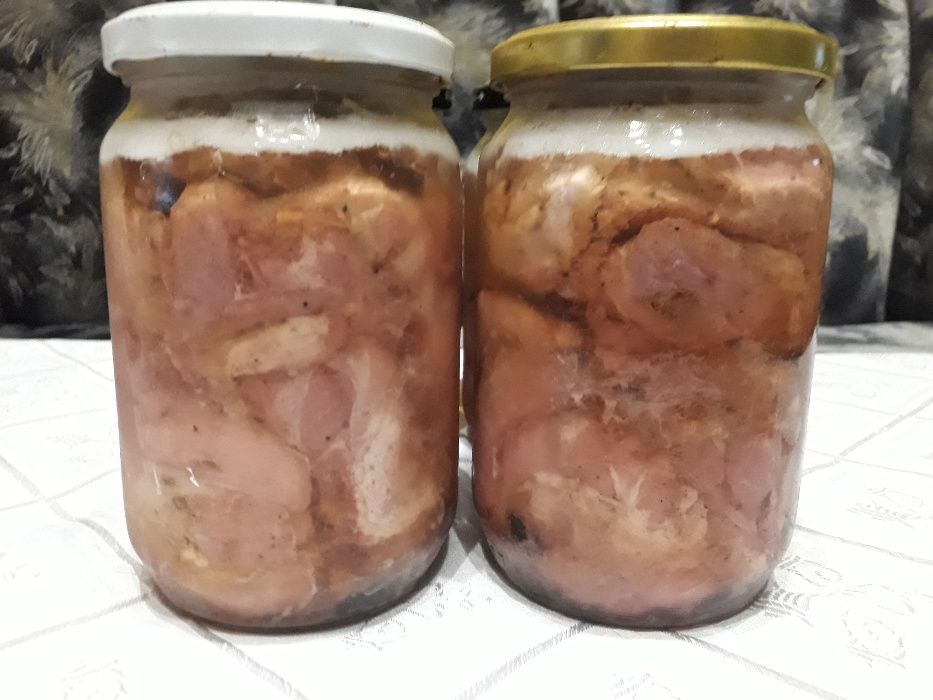 Свинско домашно месо в собствен сос в буркан