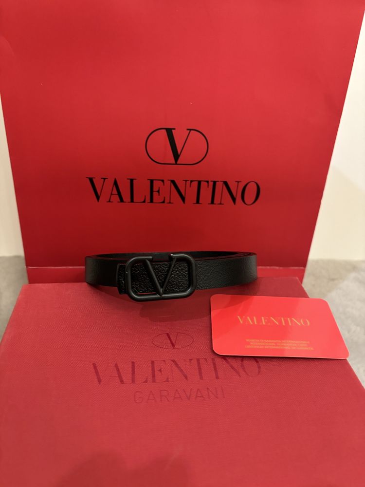 Curea Valentino Garavani neagra