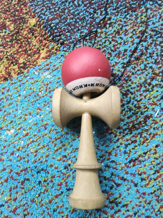 Kendama krom pop roșu