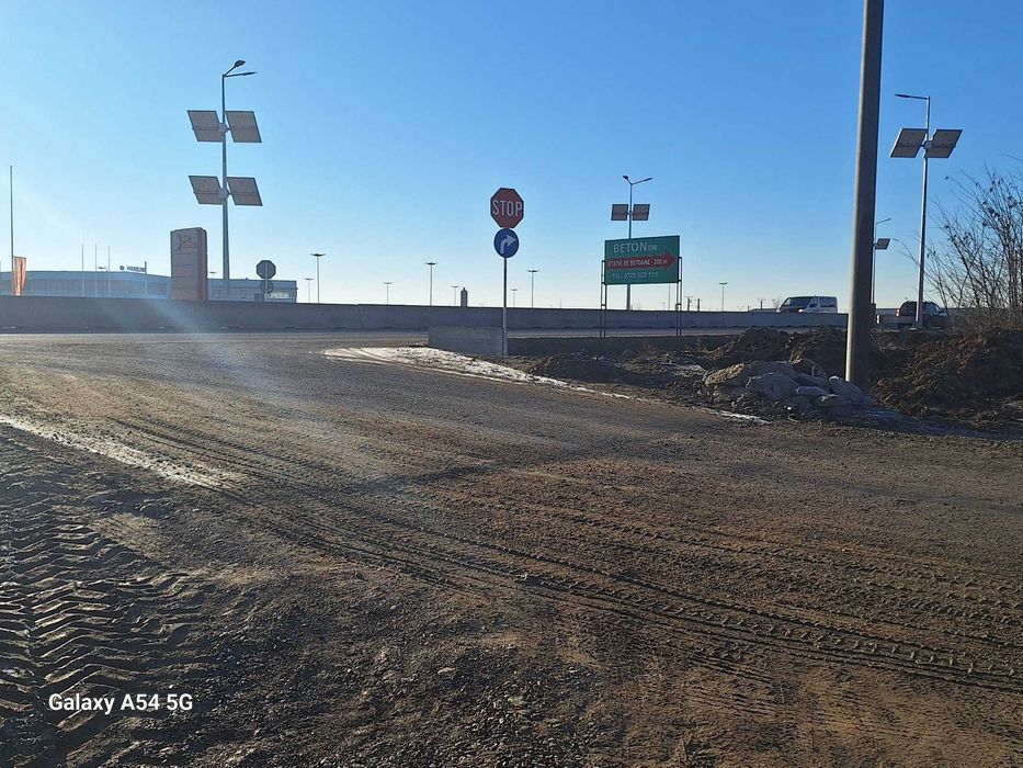 Proprietar vand teren