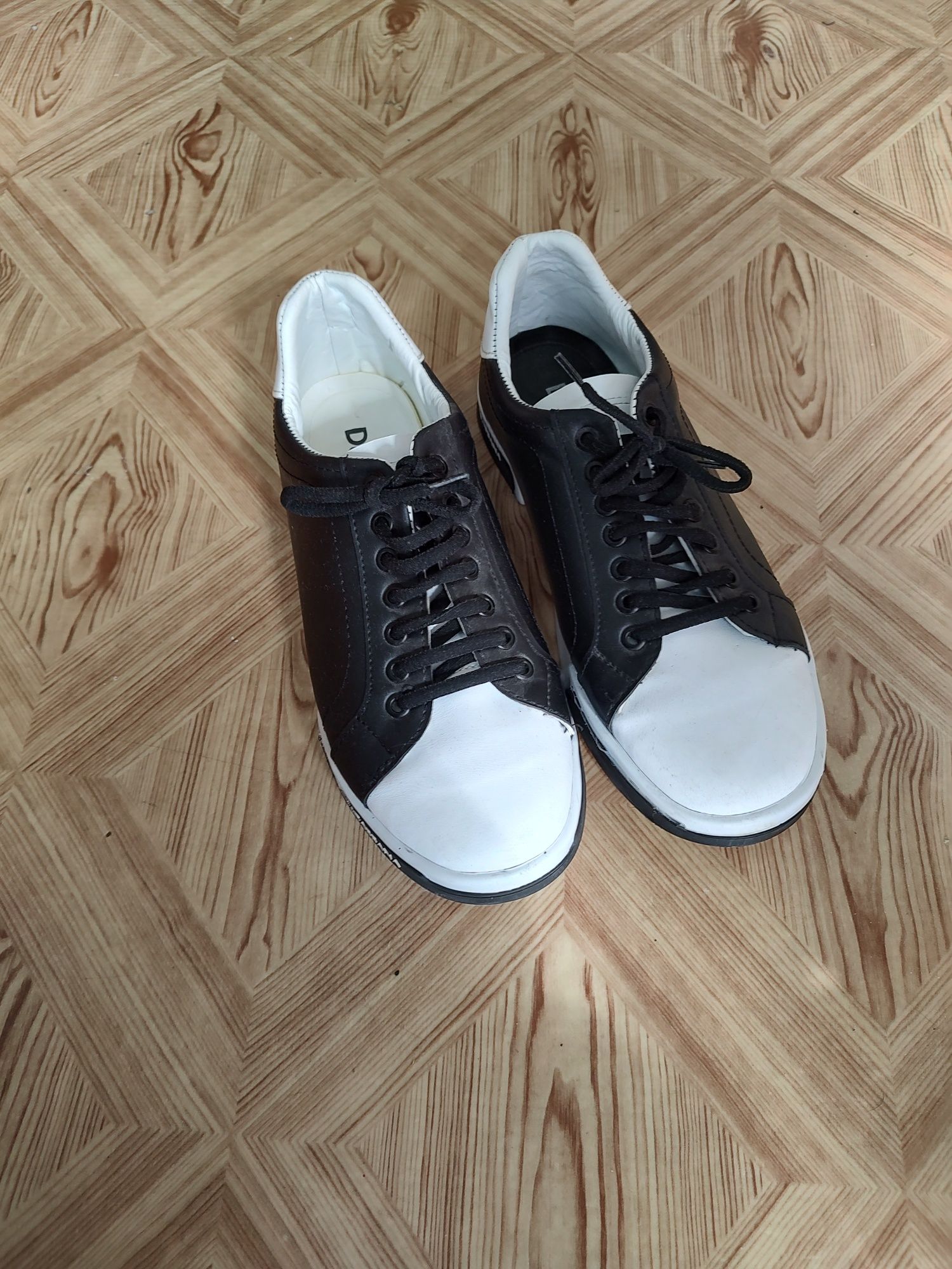 Спорни обувки черно бели