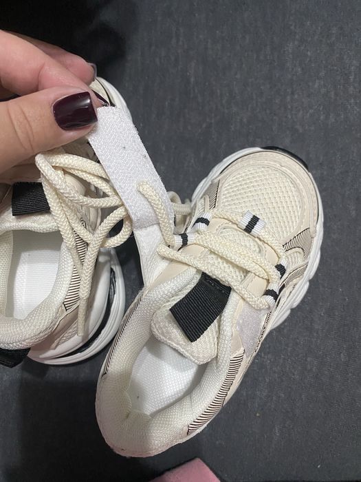 Adidasi unisex numarul 23