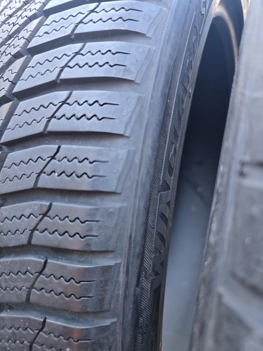Anvelope iarna 215 45 18