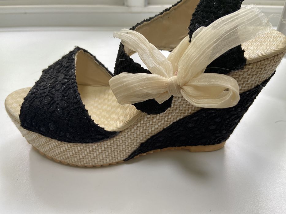 Продам босоножки на завязках. Р. 37