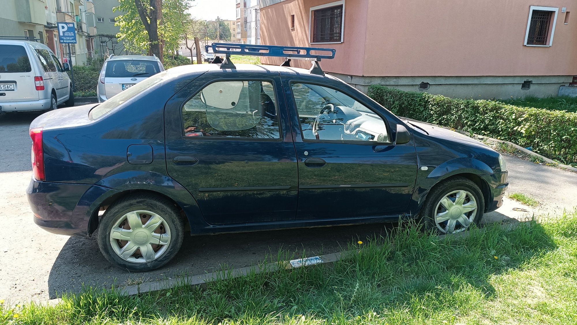 Vând Dacia Logan